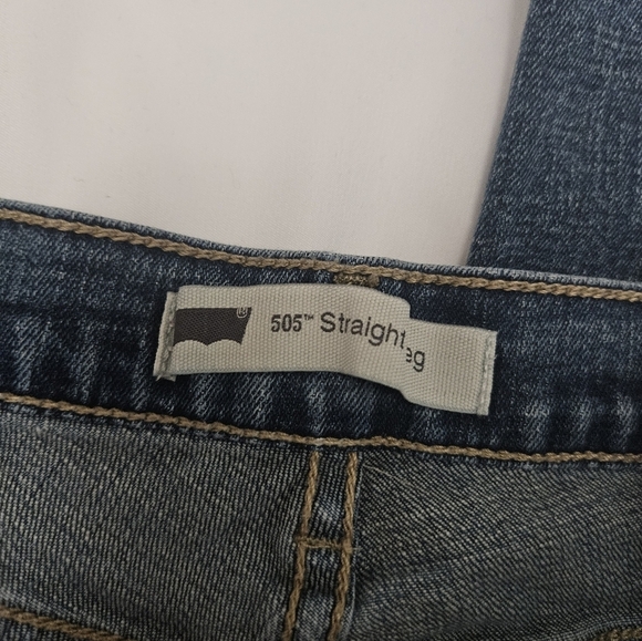 Levis 505 Straight Leg Medium Wash Mid Rise Jeans! - Picture 4 of 7